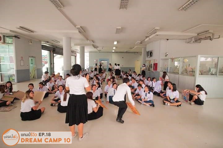 พี่ๆ คอยพัดให้น้อง (ความจริงหลายคนกว่านี้นะ)